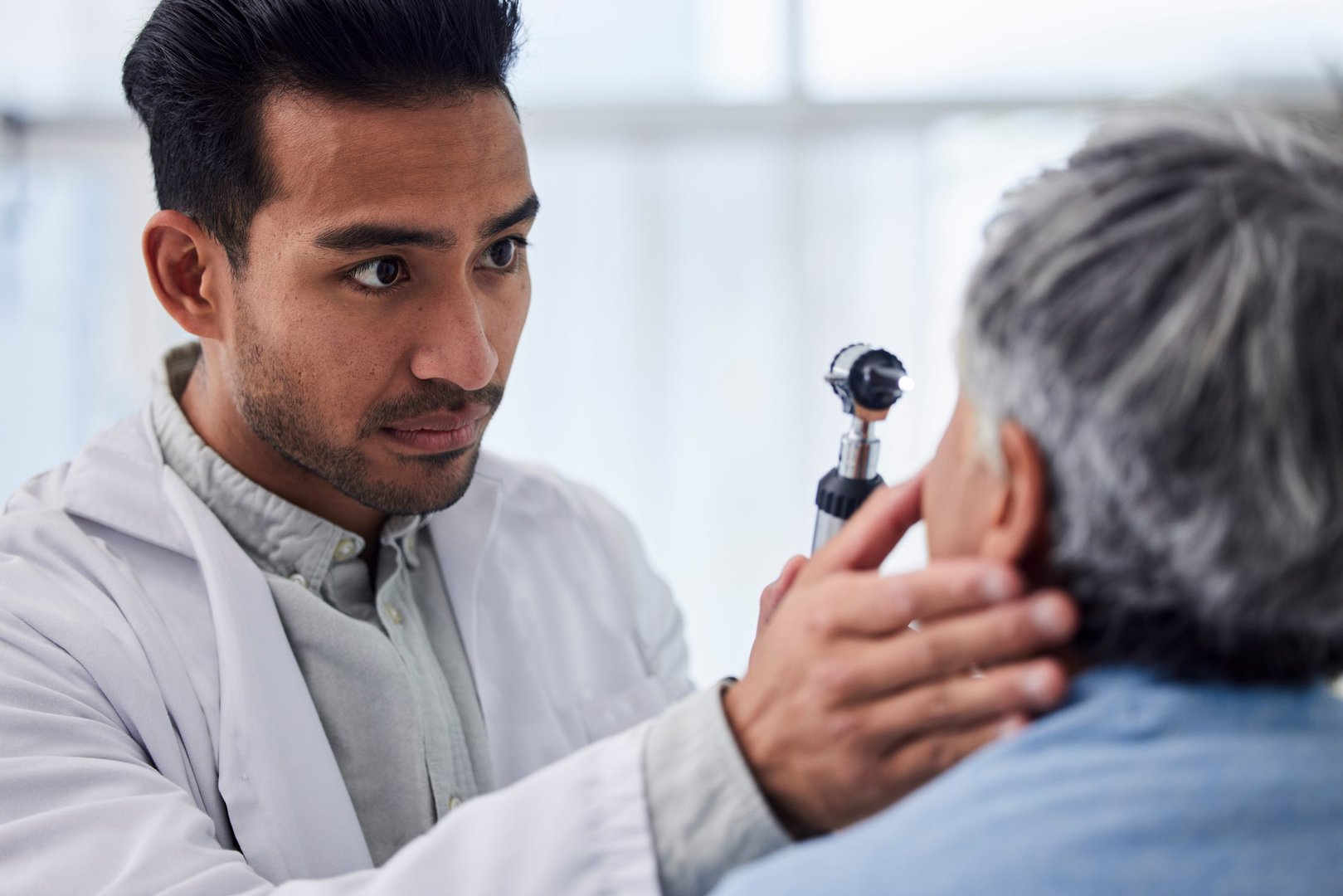 An eye specialist examines a patient.